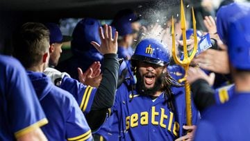 Mariners fall apart in 7th inning, swept away by Brewers