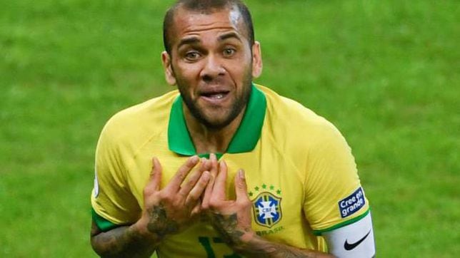Photo of How many FIFA World Cups has the 39-year-old Brazilian defender Dani Alves played in?