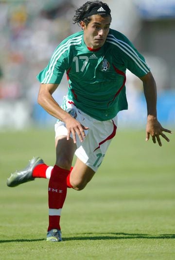 El delantero mexicano estuvo por muchos equipos en la Liga MX y el Ascenso MX. Valadez llamó la atención de Hugo Sánchez cuando militaba en Toluca y jugó dos partidos amistosos con el Tri en 2007: contra Nigeria y Guatemala. 