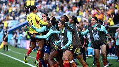 Sydney (Australia), 25/07/2023.- Catalina Usme of Colombia (left) celebrates with teammates after scoring a penalty goal during the FIFA Women's World Cup match between Colombia and Korea at Sydney Football Stadium in Sydney, Australia, 25 July 2023. (Mundial de Fútbol, Corea del Sur) EFE/EPA/DAN HIMBRECHTS AUSTRALIA AND NEW ZEALAND OUT EDITORIAL USE ONLY
