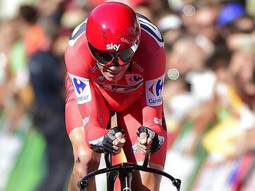 Sky&#039;s British cyclist Christopher Froome sprints to win the 16th stage of the 72nd edition of &quot;La Vuelta&quot; Tour of Spain cycling race, a 40.2 km individual time trial from Circuito de Navarra in Los Arcos to Logrono, on September 5, 2017. / AFP PHOTO / JOSE JORDAN