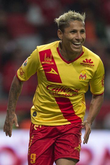 El peruano es el campeón de goleo con menos anotaciones en los torneos cortos. En el Clausura 2017 consiguió el título con apenas 9 anotaciones.