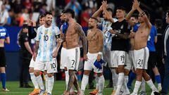 Argentina's players celebrate at the end of the international friendly football match between Argentina and Estonia at El Sadar stadium in Pamplona on June 5, 2022. (Photo by ANDER GILLENEA / AFP) (Photo by ANDER GILLENEA/AFP via Getty Images)
