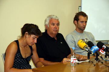 Joan Fortuny, en 2007, junto a los nadadores Erika Villaécija y Eduard Lorente.