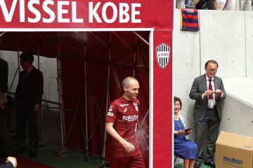 Iniesta steps out into the Noevir Stadium in Kobe to be presented by Vissel Kobe.