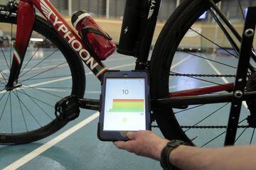 La UCI presentó a los medios de comunicación los métodos para detectar la presencia de motores en las bicicletas en el llamado dopaje tecnológico.