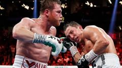 Las Vegas (United States), 17/09/2022.- Saul 'Canelo' Alvarez (L) of Mexico in action against Gennady 'GGG' Golovkin of Kazakhstan during their WBA-WBO-WBC-IBF World Super Middleweight Titles fight at the T-Mobile Arena in Las Vegas, Nevada, USA, 17 September 2022. (Kazajstán, Estados Unidos) EFE/EPA/ETIENNE LAURENT
