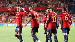 Jugadores de la selección española celebran uno de los goles a Chipre en el partido de clasificación para la Eurocopa.