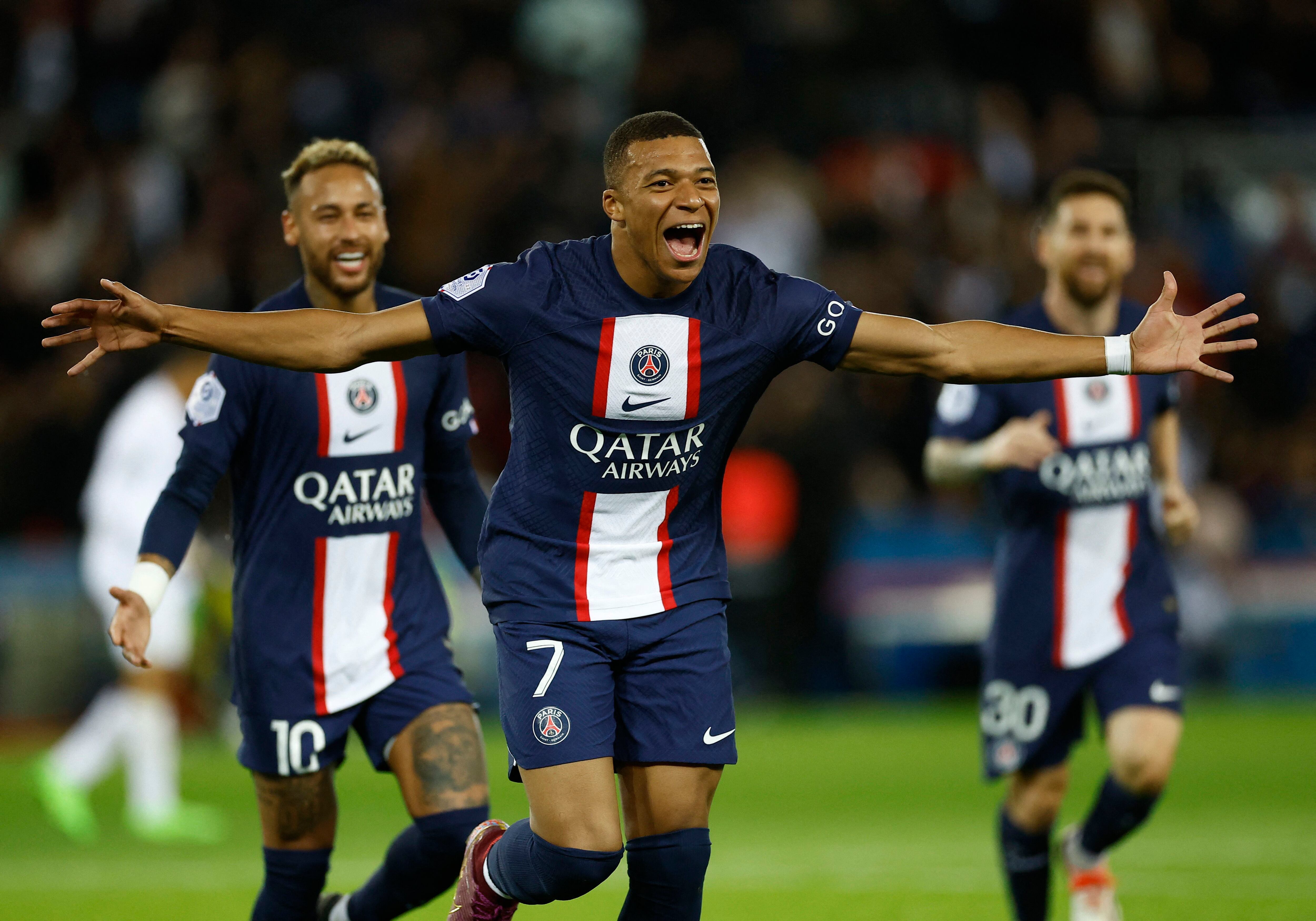 Soccer Football - Ligue 1 - Paris St Germain v OGC Nice - Parc des Princes, Paris, France - October 1, 2022 Paris St Germain's Kylian Mbappe celebrates scoring their second goal REUTERS/Christian Hartmann