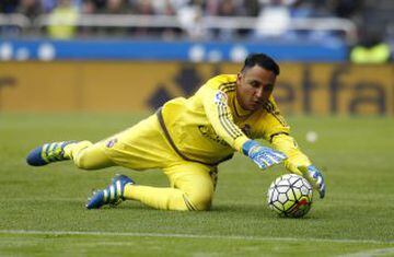 Real keeper Keylor Navas gets down to clutch on to the ball in a Depor attack.