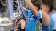 El hombre que se infiltró en el autobús de campeón por los festejos del Manchester City