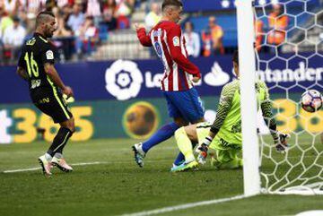 Fernando Torres marca el 4-0.