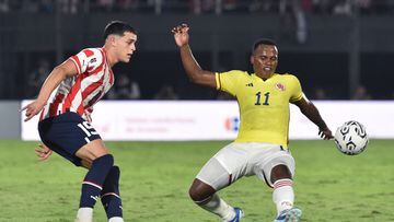 Paraguay's forward Ramon Sosa (L) fights for the ball with Colombia's forward Jhon Arias during the 2026 FIFA World Cup South American qualification football match between Paraguay and Colombia at the Defensores del Chaco stadium in Asuncion on November 21, 2023. (Photo by NORBERTO DUARTE / AFP)