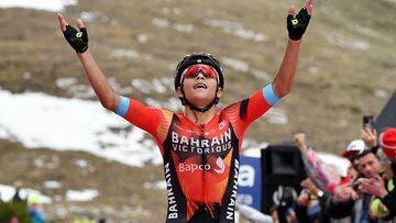 Cycling - Giro d'Italia - Stage 19 - Longarone to Tre Cime di Lavaredo - Italy - May 26, 2023 Bahrain – Victorious' Santiago Buitrago celebrates winning stage 19 REUTERS/Jennifer Lorenzini