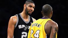 San Antonio Spurs&#039; Tim Duncan (L) speaks with Los Angeles Lakers&#039; Kobe Bryant after Bryant fouled him during the first half of an NBA basketball game in Los Angeles, February 3, 2011. REUTERS/Danny Moloshok (UNITED STATES - Tags: SPORT BASKETBALL)