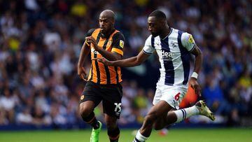 Hull City's Oscar Estupinan and West Bromwich Albion's Semi Ajayi (right) battle for the ball during the Sky Bet Championship match at The Hawthorns, West Bromwich. Picture date: Saturday August 20, 2022. (Photo by David Davies/PA Images via Getty Images)