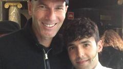 Zinedine Zidane con el Mago Pop