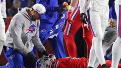 El jugador de los Bills tuvo que ser llevado en ambulancia al hospital para ser valorado tras un fuerte choque con Bobby Okereke.