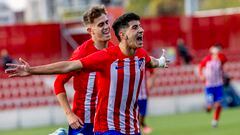 Rayane Belaid y Adrián Niño celebran un gol en Youth League.