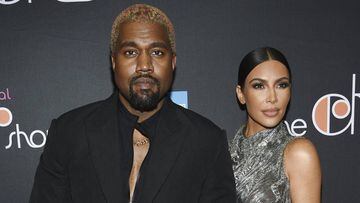 ARCHIVO - Kanye West y s Kim Kardashian West asisten a la noche de estreno musical de &quot;The Cher Show&quot; Broadway en el Neil Simon Theatre de Nueva York el 3 de diciembre de 2018.