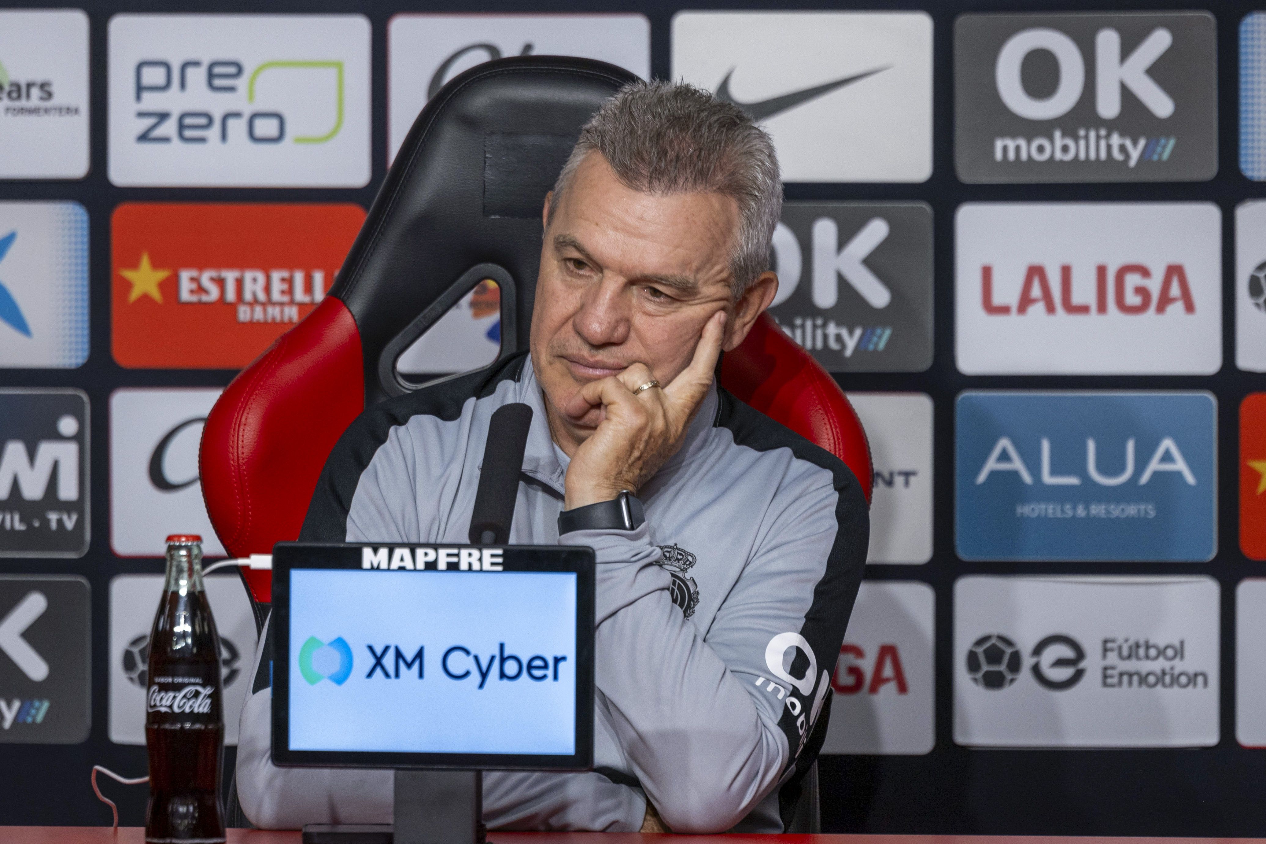 PALMA DE MALLORCA, 18/05/2024.- El entrenador del Mallorca, Javier Aguirre, ofrece una rueda de prensa en la víspera del partido de mañana domingo entre el Mallorca y el Almería. EFE/ Cati Cladera
