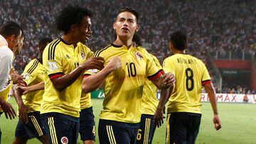 LIMA, PERU - OCTOBER 10:  James Rodriguez of Colombia celebrates with teammates after scoring the first goal of his team during match between Peru and Colombia as part of FIFA 2018 World Cup Qualifiers at National Stadium on October 10, 2017 in Lima, Peru. (Photo by Leonardo Fernandez/Getty Images)