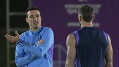 Argentina's coach Lionel Scaloni (L) talks to Argentina's midfielder #07 Rodrigo De Paul (R) during a training session at the Qatar University training site in Doha on November 25, 2022, on the eve of the Qatar 2022 World Cup football match between Argentina and Mexico. (Photo by JUAN MABROMATA / AFP) (Photo by JUAN MABROMATA/AFP via Getty Images)
