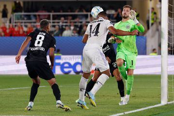 Alaba anotó el 1-0 tras el rechace de un tiro de Benzema.