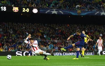 0-3. Lucas Digne scores the third goal for Barcelona,