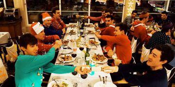 Froome, con sus compañeros del Sky celebrando la Navidad.