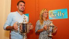 Stan Wawrinka y Angelique Kerber posan con los trofeos de campeones del US Open.