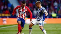 MADRID, SPAIN - DECEMBER 02: Angel Martin Correa (L) of Atletico de Madrid competes for the ball with Kevin Rodrigues (R) of Real Sociedad de Futbol during the La Liga match between Club Atletico Madrid and Real Sociedad de Futbol at Estadio Wanda Metropolitano on December 2, 2017 in Madrid, Spain. (Photo by Gonzalo Arroyo Moreno/Getty Images)