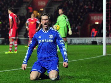 Su movimiento de Liverpool a Londres en enero de 2011 fue uno de los más sonados de siempre en el fútbol inglés. Tras maravillar en Liverpool, Torres llegaba al Chelsea con la intención de mantener el nivel que consiguió en Anfield...algo que no consiguió. Tres meses tardó en marcar su primer gol como blue, el único que marco tras su fichaje aquella temporada. Sin embargo, Torres tuvo grandes momentos de juego en los 182 partidos que disputó en el equipo de Londres, anotando 82 goles y dando 40 asistencias. Pero, por encima de todo, consiguió grandes títulos en sus tres temporadas y media: Champions League, Europa League y FA Cup. Su gol más famoso, el anotado en semifinales de Champions ante el Barcelona en el año 2012. Posteriormente, se marchó a Milán media temporada para acabar volviendo al Atlético de Madrid.