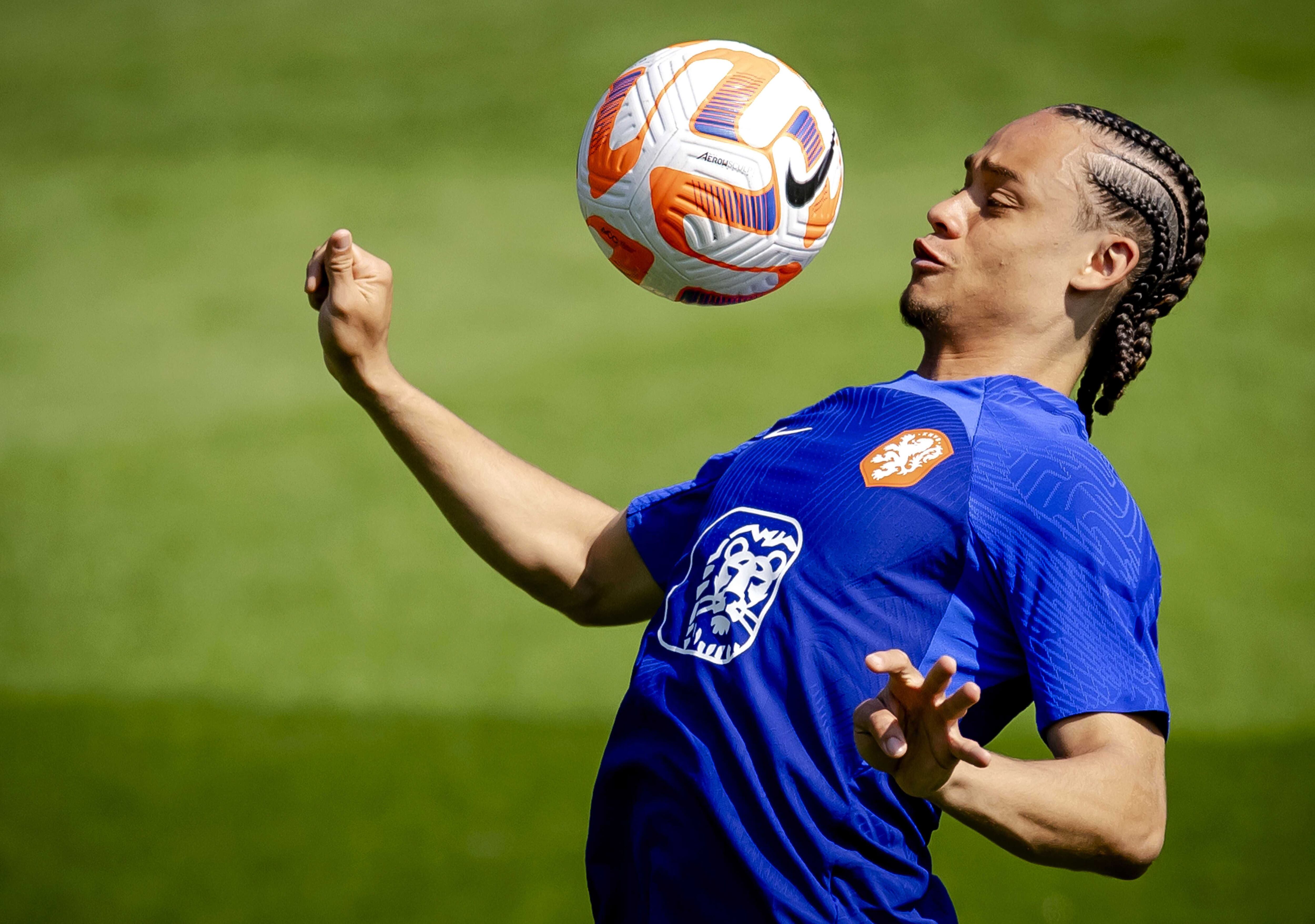 Xavi Simons, con la selección de Países Bajos en un entrenamiento estos días.