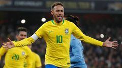 Neymar celebra su gol, el de la victoria de Brasil ante Uruguay.