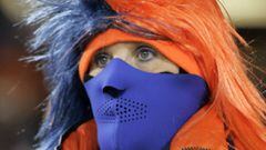 A bundled up Chicago Bears fan Canada watches pre-game warm ups before their NFL football game against the Green Bay Packers in Chicago, December 22, 2008. REUTERS/Frank Polich (UNITED STATES)