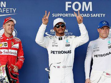 AUSTIN, TX - OCTOBER 21: Top three qualifiers Lewis Hamilton of Great Britain and Mercedes GP, Sebastian Vettel of Germany and Ferrari and Valtteri Bottas of Finland and Mercedes GP in parc ferme during qualifying for the United States Formula One Grand Prix at Circuit of The Americas on October 21, 2017 in Austin, Texas.   Will Taylor-Medhurst/Getty Images/AFP == FOR NEWSPAPERS, INTERNET, TELCOS &amp; TELEVISION USE ONLY ==