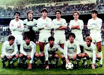 Una alineación del Castilla en la temporada 1983-84, en la que se proclamó campeón de Segunda División. En la fila de arriba: Juanito, Ochotorena, Francis, Pérez Durán, Martín González y Míchel. En la fila de abajo: Butragueño, Martín Vázquez, De las Heras, Sanchís y Pardeza.