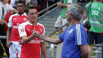Özil rechaza al Arsenal por irse con Mourinho al United