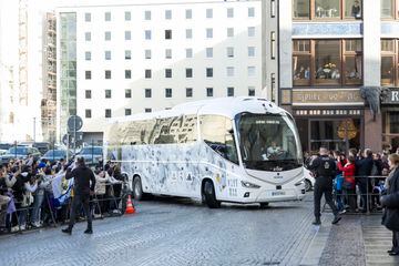 El autobús del Real Madrid llegando al hotel