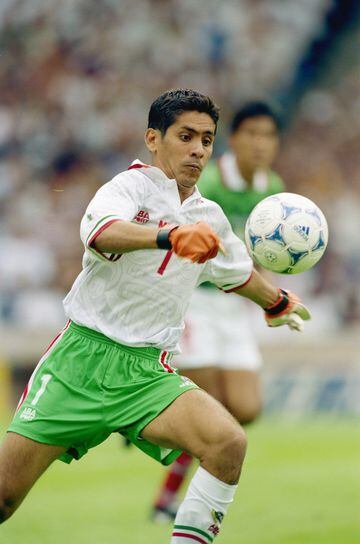 El de Acapulco participó en tres Mundiales consecutivos (1994, 1998 y 2002). Jugó un total de 129 partidos con la selección ganando dos Copa Oro CONCACAF (1993 Y 1996), unos Juegos Panamericanos (1999) y la Copa FIFA Confederaciones (1999). 
