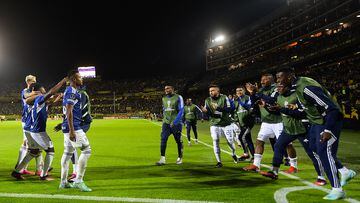 Millonarios' players celebrate after defender Elvis Perlaza's goal during the Copa Sudamericana group stage first leg football match between Pe�arol and Millonarios at the Campeon del Siglo stadium in Montevideo on April 20, 2023. (Photo by Dante Fernandez / AFP)