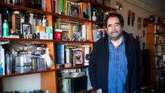 Víctor Santamaría, histórico realizador de Movistar+ se jubila y recibe a AS en su casa en Madrid.