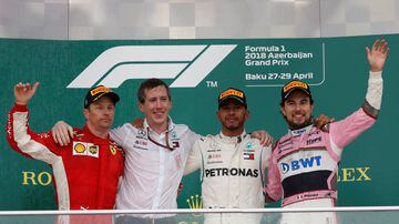 Lewis Hamilton, Sergio Pérez y Kimi Raikkonen en la celebración.