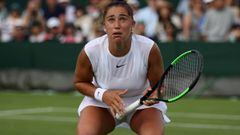 Sara Sorribes reacciona ante la juez de silla durante su partido de primera ronda ante Naomi Osaka en Wimbledon 2017.