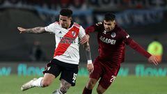 River Plate's midfielder Enzo Fernandez (L) vies for the ball with Lanus' forward Lucas Varaldo during their Argentine Professional Football League Tournament 2022 match at El Monumental Antonio Liberti stadium in Buenos Aires, on June 25, 2022. (Photo by ALEJANDRO PAGNI / AFP)