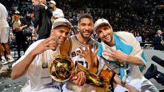 SAN ANTONIO, TX - JUNE 15: Manu Ginobili #20, Tony Parker #9, and Tim Duncan #21 of the San Antonio Spurs celebrate with the Larry O&#039;Brien trophy after defeating the Miami Heat to win the 2014 NBA Finals in Game Five of the 2014 NBA Finals on June 15, 2014 at AT&amp;T Center in San Antonio, Texas. NOTE TO USER: User expressly acknowledges and agrees that, by downloading and or using this photograph, User is consenting to the terms and conditions of the Getty Images License Agreement. Mandatory Copyright Notice: Copyright 2014 NBAE (Photo by Jesse D. Garrabrant/NBAE via Getty Images) BIOGRAFIA