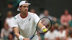 Wimbledon (United Kingdom), 08/07/2023.- Nicolas Jarry of Chile in action durin gthe Men's Singles 3rd round match against Carlos Alcaraz of Spain at the Wimbledon Championships, Wimbledon, Britain, 08 July 2023. (Tenis, España, Reino Unido) EFE/EPA/ADAM VAUGHAN EDITORIAL USE ONLY
