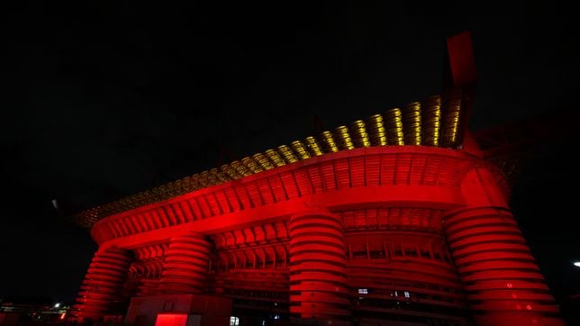 El Milan ilumina el mundo de rossonero