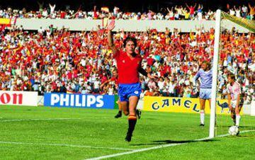 Butragueño celebrates after popping four past Denmark in 1986, wearing the shirt that ran from 1985 to 1987.
